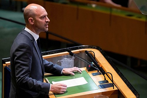Außenminister Barrot und die Chefs anderer Schlüsselressorts durften bleiben. (Archivbild). - © Adam Gray/FR172090 AP/dpa