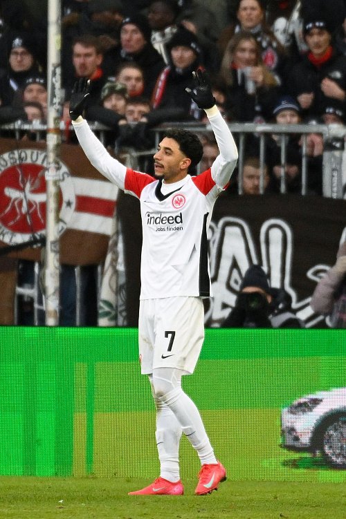 Erzielte womöglich sein letztes Tor für Frankfurt: Omar Marmoush. - © Gregor Fischer/dpa