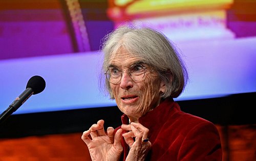 Eine "Lügnerin und Diebin" - so sieht Donna Leon sich selbst. - © Uwe Lein/dpa