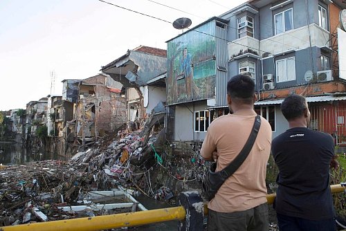 Die Zerstörungen sind groß. - © Firdia Lisnawati/AP/dpa