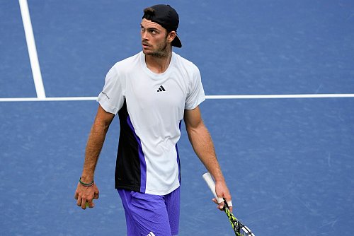 Tennisprofi Maximilian Marterer verliert nach zwei Siegen in Zhuhai sein drittes Einzel der Woche. - © Julia Nikhinson/AP/dpa