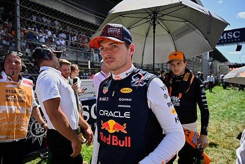 Nach mehr als einem Jahr fällt er vorzeitig aus: Weltmeister Max Verstappen. - © Denes Erdos/AP POOL/AP/dpa
