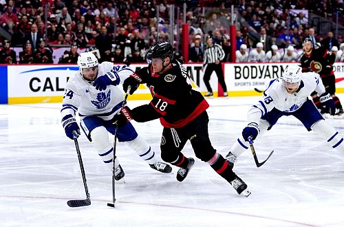 Drei Schüsse, aber kein Treffer: Tim Stützle (Mitte) konnte im Spiel keine entscheidenden Impulse liefern. - © Justin Tang/The Canadian Press via AP/dpa