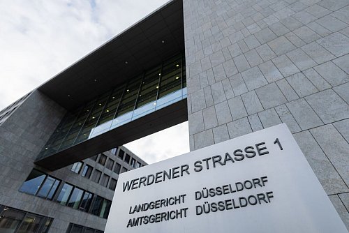 Ein überhitztes Kirschkernkissen hat den Betrieb am Landgericht Düsseldorf lahmgelegt. (Archivbild) - © Rolf Vennenbernd/dpa