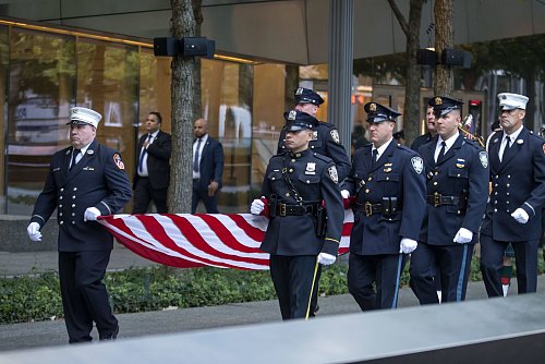 Jedes Jahr wird am Ground Zero in New York der Opfer gedacht. - © Vanessa Carvalho/ZUMA Press Wire/dpa
