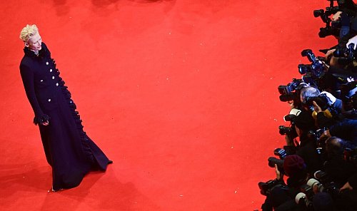Tilda Swinton gilt als einer der renommiertesten Schauspielerinnen. - © Sebastian Christoph Gollnow/dpa