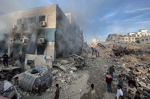 Israel steht wegen der hohen Zahl von Opfern unter der palästinensischen Zivilbevölkerung international in der Kritik. - © Hadi Daoud/APA Images via ZUMA Press Wire/dpa