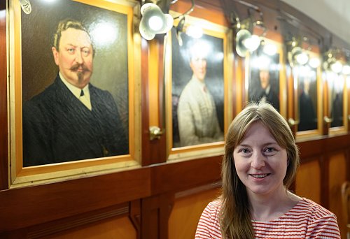Anika Reineke ist Kunsthistorikerin und Kuratorin bei den Kunstsammlungen Chemnitz. - © Hendrik Schmidt/dpa/dpa-tmn