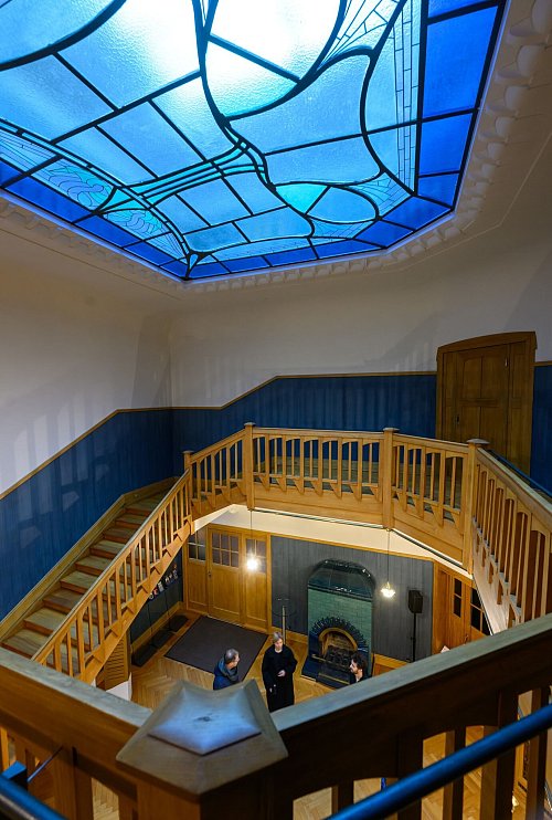 Blick auf das Oberlicht in der Villa Esche: Der Jugendstilbau beherbergt das Henry van de Velde Museum. - © Hendrik Schmidt/dpa/dpa-tmn