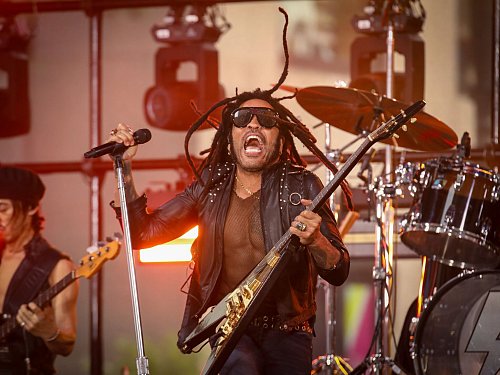 Seit Jahrzehnten singt Kravitz Songs von Liebe, Frieden und Menschlichkeit. (Archivbild) - © Andy Kropa/Invision/dpa