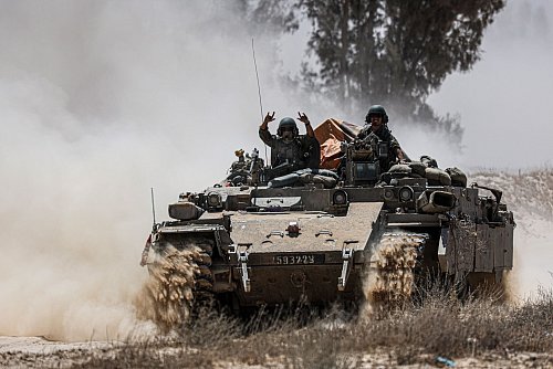 Das Ausmaß des Rückzugs israelischer Truppen während der angestrebten Feuerpause in Gaza ist ein zentraler Streitpunkt bei den indirekten Gesprächen in Doha. (Archivbild) - © Saeed Qaq/ZUMA Press Wire/dpa