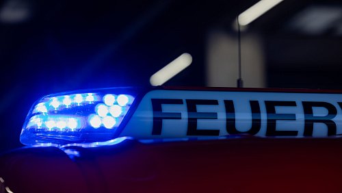 Im ostwestfälischen Petershagen sind Strohballen in Brand geraten (Symbolbild) - © Rolf Vennenbernd/dpa