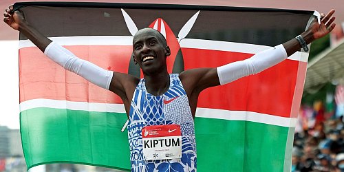 Kelvin Kiptum gewann vor einem Jahr in Weltrekordzeit. Er starb im Februar. - © Eileen T. Meslar/Chicago Tribune via AP/dpa