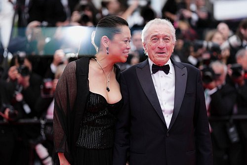 Robert De Niro und seine Partnerin Tiffany Chen. - © Scott A Garfitt/Invision/dpa