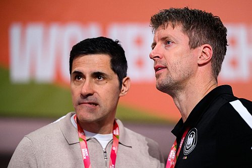 DHB-Sportvorstand Ingo Meckes sieht bis zur Heim-WM 2025 viel Arbeit für die deutschen Handball-Frauen. - © Marco Wolf/dpa