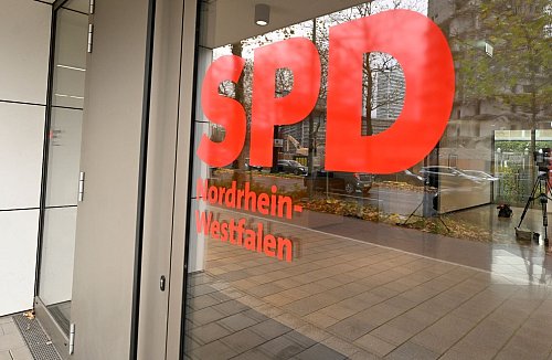 Die SPD will in Nordrhein-Westfalen vor allem wieder die Partei werden, die sich um die Alltagssorgen der Familien kümmert. (Symbolbild) - © Roberto Pfeil/dpa