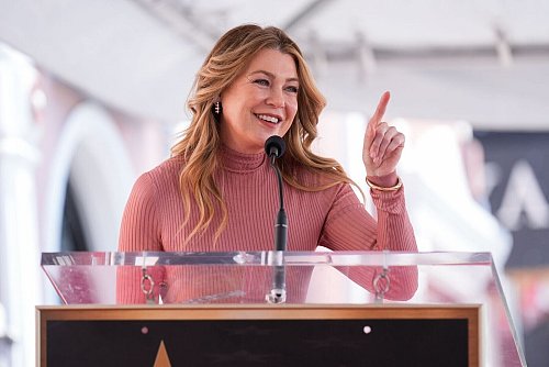Als Ärztin Dr. Meredith Grey wurde Ellen Pompeo zu einer der bestbezahlten TV-Schauspielerinnen. - © Chris Pizzello/Invision/AP/dpa