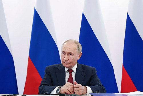 Russlands Präsident Putin verweist auf ein Memorandum mit der Ukraine, das ausgearbeitet werden müsse. - © Vyacheslav Prokofyev/Pool Sputnik Kremlin/AP/dpa