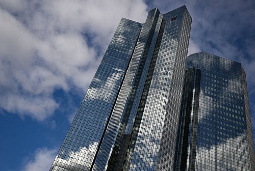 Kräftiger Gewinnsprung im ersten Quartal (Archivbild) - © Arne Dedert/dpa