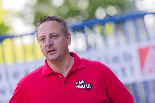 Betriebsrat Benjamin Gruschka ist zu weiteren Streiks bereit. - © Rolf Vennenbernd/dpa