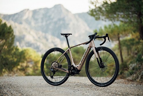 Mit knapp 13 Kilogramm fällt das Gravel-Bike Denna aus der nordspanischen Bikeschmiede Orbea extrem leicht aus. - © orbea.com/pd-f/dpa-tmn