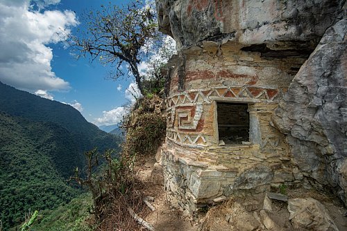 Die Chachapoya verzierten die Häuser mit Mosaiken. - © Heinz Plenge Pardo/World Monuments Fund/dpa