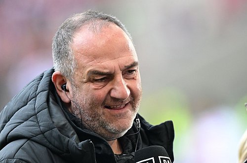 Heidenheims Trainer Frank Schmidt musste unter anderen auf Offensivkraft Sirlord Conteh verzichten. - © Bernd Weißbrod/dpa