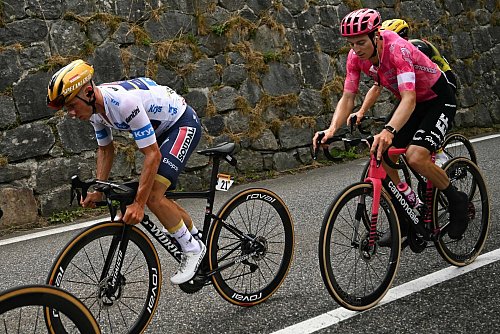 Bei Tour ausgestiegen: Doppel-Olympiasieger Remco Evenepoel - © Loic Venance/AFP/dpa