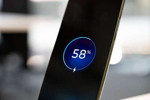 Dauerläufer-Gene: Das Edge 70 hielt im Test locker einen, manchmal sogar zwei Tage, bevor es wieder ans Netzteil musste. - © Nico Tapia/dpa-tmn