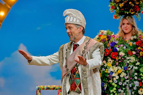 Publikumsliebling Zeppenfeld als Hans Sachs. - © Enrico Nawrath/Bayreuther Festspiele/dpa
