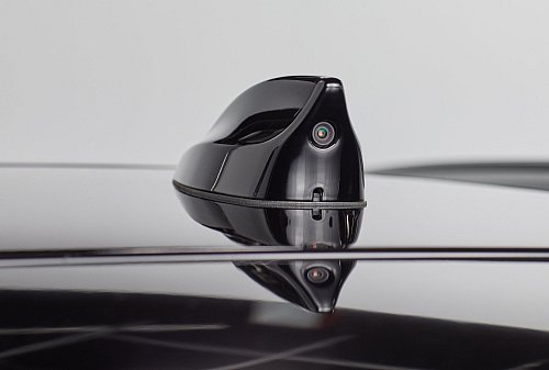 Ich seh\\\' Dich: Im und am Auto verbaute Kameras können das Livebild auf ein Display im Innenspiegel übertragen. - © Gentex Corporation/dpa-tmn