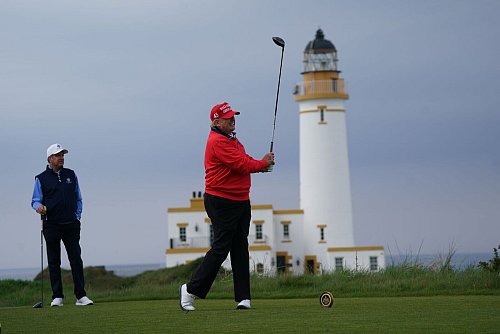 In Schottland entsteht derzeit ein weiterer Golfplatz Trumps. (Archivbild) - © Andrew Milligan/PA Wire/dpa
