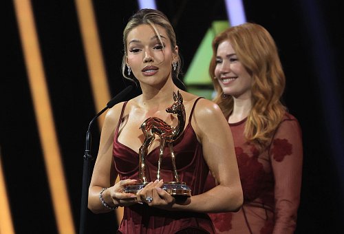 Shirin David gewinnt in der Kategorie Musik national einen Bambi. - © Karl-Josef Hildenbrand/dpa