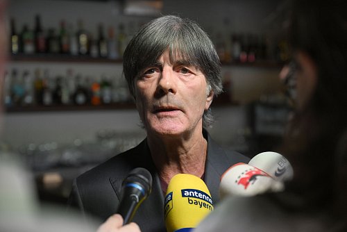 Ex-Bundestrainer Joachim Löw hatte viel zu erzählen über Thomas Müller, auch Anekdoten. - © Felix Hörhager/dpa