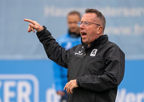 Das Team von Trainer Markus Kauczinski gewann 3:0. (Archivfoto) - © Peter Kneffel/dpa