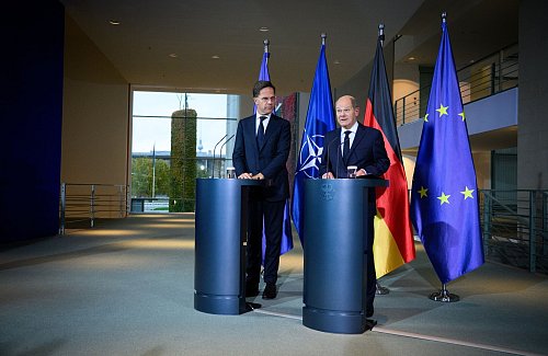 «Ich bin der Kanzler» - Olaf Scholz macht deutlich, dass er eine weitere Zusammenarbeit von der Koalition erwartet. - © Bernd von Jutrczenka/dpa