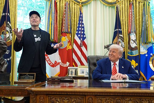 Da sah man sie noch zu zweit: Musk und Trump. - © Evan Vucci/AP/dpa