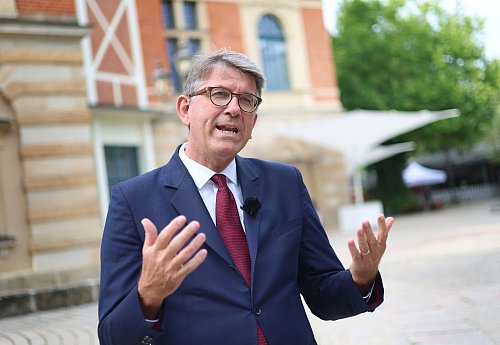 Kulturstaatsminister Wolfram Weimer hat vieles angestoßen in den ersten 100 Tagen seiner Amtszeit - mit einigem ist er angeeckt. (Archivbild) - © Karl-Josef Hildenbrand/dpa