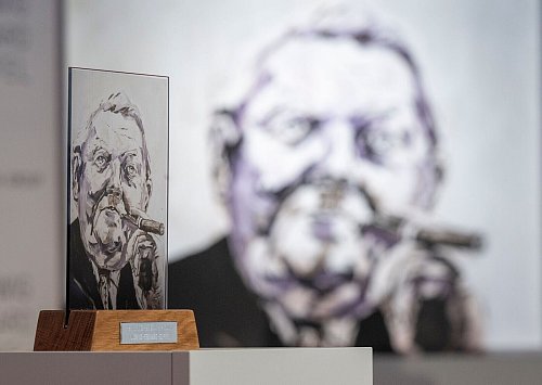 Seit Tagen gibt es Kritik um den Ludwig-Erhard-Gipfel und Weimer. (Archivbild) - © Peter Kneffel/dpa