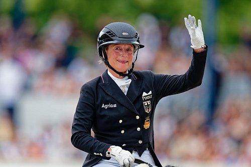 Isabell Werth will mit dem deutschen Team bei der EM eine Medaille gewinnen. - © Uwe Anspach/dpa