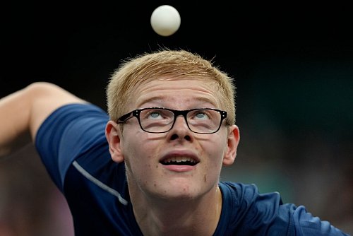 Nach dem EM-Viertelfinale disqualifiziert: Frankreichs Tischtennis-Star Felix Lebrun. - © Petros Giannakouris/AP