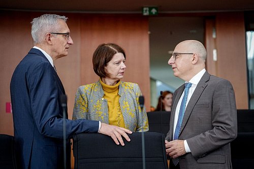 Die Präsidenten der deutschen Nachrichtendienste wünschen sich mehr Möglichkeiten. - © Kay Nietfeld/dpa