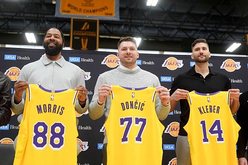 Auch der Deutsche Maxi Kleber (rechts) ist neu bei den Lakers. - © Jae C. Hong/AP/dpa