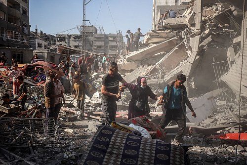 In der Stadt Gaza starben Berichten zufolge 14 Menschen einer Familie. - © Abed Rahim Khatib/dpa
