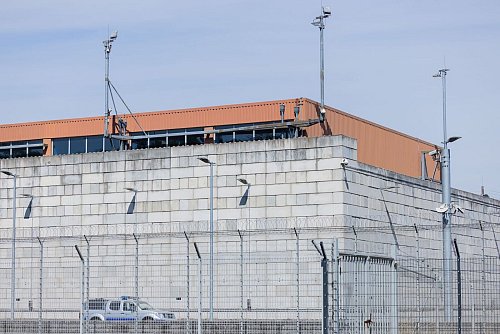 Auf dem Gelände des Forschungszentrums Jülich lagern die Castorbehälter bislang. - © Rolf Vennenbernd/dpa