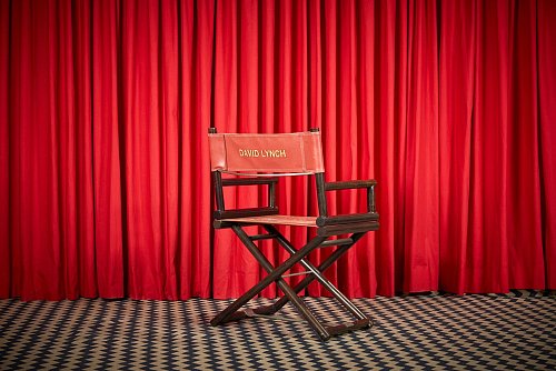 Ein Regiestuhl David Lynchs zählt zu den Hightlights der Auktion. - © -/Julien\\\'s Auctions/dpa