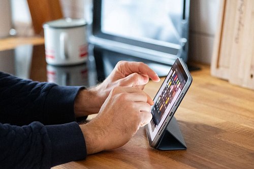 Apple Intelligence? Das iPad mini ist bereit dafür. Mal sehen, in welchem Umfang Apples KI in die EU kommt. - © Franziska Gabbert/dpa-tmn