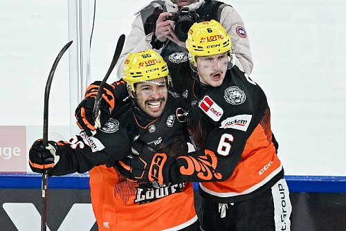 Außenseiter Frankfurt gewann das dritte Derby in dieser Saison. - © Uwe Anspach/dpa