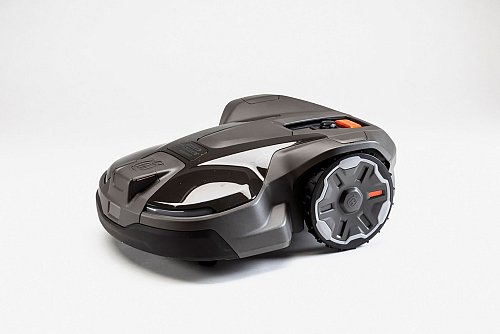 Der Mähroboter von Husqvarna (310 E Nera /mit Epos-Modul) für 2950 Euro überzeugte mit der Gesamtnote 1,9. - © Michael Müller-Münker/selbst ist der Mann/dpa-tmn