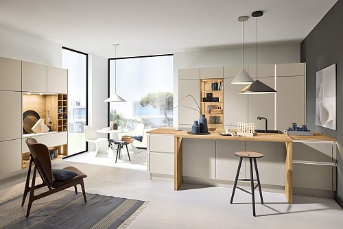 Naturnahe Töne und ruhige Holzoptiken erzeugen eine wohnliche Atmosphäre. - © Nolte Küchen/dpa-tmn